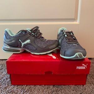 Women puma tennis shoes